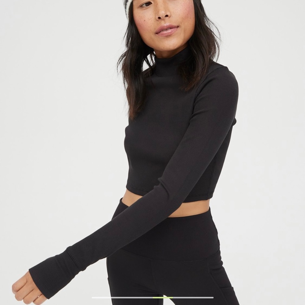 NWOT Aerie Offline Hugger Mock Crop Turtleneck Black Size XS